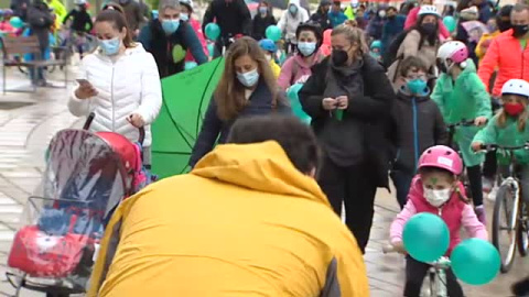 Cientos de vecinos de Valdebebas exigen en una concentración más infraestructuras educativas Cientos de vecinos de Valdebebas exigen en una concentración más infraestructuras educativas