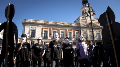 Concentración convocada por la Asociación Ve-la luz, que promovió una huelga de hambre en la Puerta del Sol durante veintiséis días entre febrero y marzo de este año y que este domingo vuelven al kilómetro cero de la capital para exigir me Concentración convocada por la Asociación Ve-la luz, que promovió una huelga de hambre en la Puerta del Sol durante veintiséis días entre febrero y marzo de este año y que este domingo vuelven al kilómetro cero de la capital para exigir me