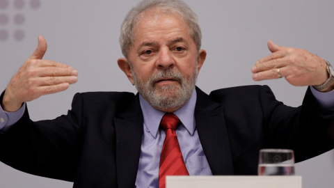 El expresidente brasileño Lula da Silva gesticula durante una charla en Brasilia. - REUTERS El expresidente brasileño Lula da Silva gesticula durante una charla en Brasilia. - REUTERS