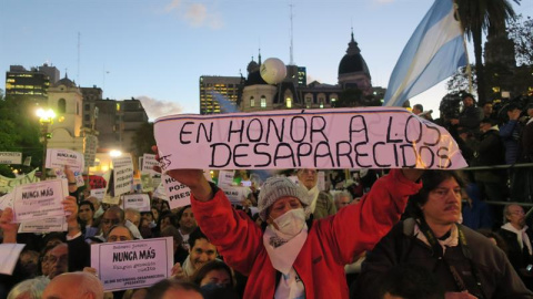 "En honor de los desaparecidos", se podía leer en una de las pancartas durante la manifestación en Buenos Aires. - EFE "En honor de los desaparecidos", se podía leer en una de las pancartas durante la manifestación en Buenos Aires. - EFE