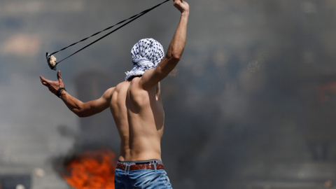 Un palestino en las protestas en solidaridad con los presos en huelga de hambre / REUTERS Un palestino en las protestas en solidaridad con los presos en huelga de hambre / REUTERS