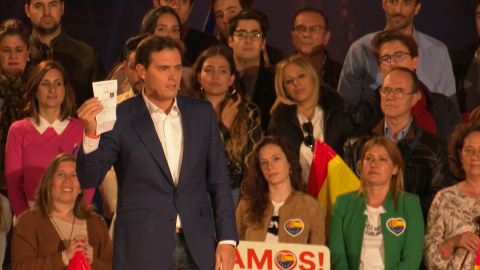 Rivera anima a los españoles a "darse el gustazo" de "echar a Sánchez" Rivera anima a los españoles a "darse el gustazo" de "echar a Sánchez"