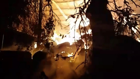 Una nave utilizada como pajar arde más de 12 horas en Villamartín Una nave utilizada como pajar arde más de 12 horas en Villamartín