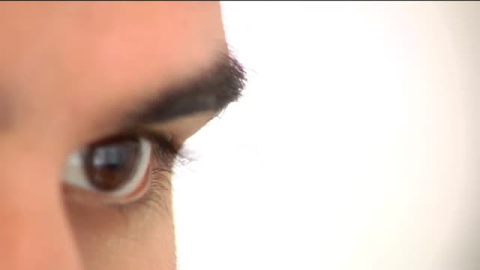 Piden la retirada de tutoriales que enseñan a los hombres cómo espiar el móvil de sus parejas Piden la retirada de tutoriales que enseñan a los hombres cómo espiar el móvil de sus parejas