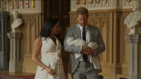 Meghan Markle y el príncipe Harry presentan a su hijo Meghan Markle y el príncipe Harry presentan a su hijo