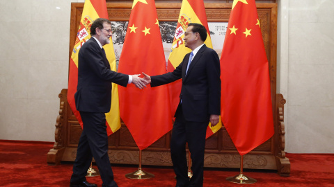 El premier chino Li Keqiang recibe al presidente de Gobierno español, Mariano Rajoy. EFE El premier chino Li Keqiang recibe al presidente de Gobierno español, Mariano Rajoy. EFE