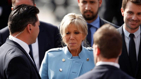 Brigitte Trogneux llega a la ceremonia de inauguración de la presidencia de su marido Emmanuel Macron / EFE Brigitte Trogneux llega a la ceremonia de inauguración de la presidencia de su marido Emmanuel Macron / EFE
