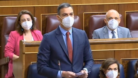 Los indultos enfrentan a Sánchez y Casado en el Congreso Los indultos enfrentan a Sánchez y Casado en el Congreso