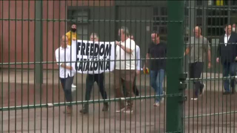 Los presos indultados abandonan la prisión de Lledoners Los presos indultados abandonan la prisión de Lledoners