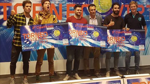 Los integrantes de Kitai en el momento de recoger sus correspondientes premios Los integrantes de Kitai en el momento de recoger sus correspondientes premios