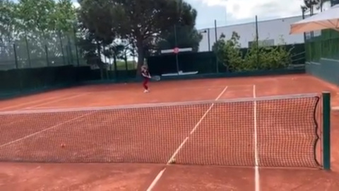 Shakira sorprende a sus fans con un vídeo jugando al tenis Shakira sorprende a sus fans con un vídeo jugando al tenis