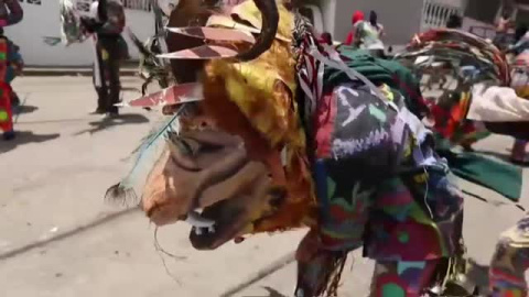 Los 'diablos danzantes' de Venezuela rezan por el fin de la pandemia Los 'diablos danzantes' de Venezuela rezan por el fin de la pandemia