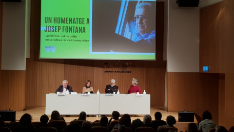 Un moment de l'acte d'homenatge a Josep Fontana.