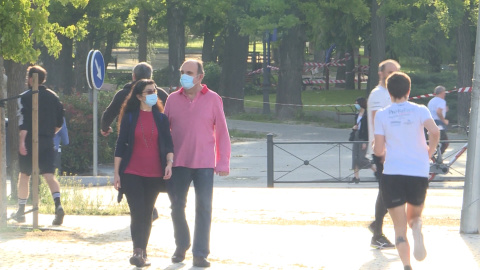 Las calles de Madrid se llenan de 'runners' para hacer deporte Las calles de Madrid se llenan de 'runners' para hacer deporte