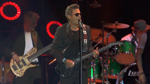 Alejandro Sanz, sorprendido con fans en Sevilla Alejandro Sanz, sorprendido con fans en Sevilla