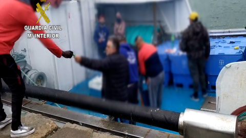 Identificadas 14 personas en Isla Cristina cuando hacían barbacoa en barco Identificadas 14 personas en Isla Cristina cuando hacían barbacoa en barco