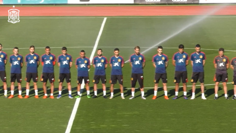 La Selección guarda un minuto de silencio por Reyes La Selección guarda un minuto de silencio por Reyes
