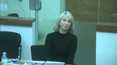 Corinna Larsen, durante su declaración por videoconferencia en el juicio contra el comisario José Manuel Villarejo, por delitos de calumnias y denuncia falsa contra el ex jefe del CNI. Corinna Larsen, durante su declaración por videoconferencia en el juicio contra el comisario José Manuel Villarejo, por delitos de calumnias y denuncia falsa contra el ex jefe del CNI.