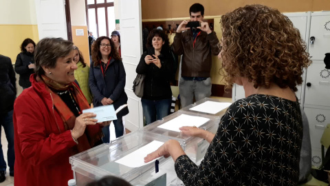 De Simón (I-E) pide a los ciudadanos tras votar que "no se queden en casa" De Simón (I-E) pide a los ciudadanos tras votar que "no se queden en casa"