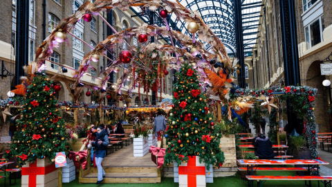 Puestos navideños en Londres con poca gente en plena ola de contagios por covid-19 este 19 de diciembre de 2021. Puestos navideños en Londres con poca gente en plena ola de contagios por covid-19 este 19 de diciembre de 2021.