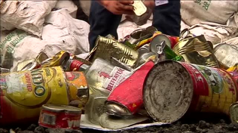 Nepal pone en marcha un programa para limpiar la basura del Everest Nepal pone en marcha un programa para limpiar la basura del Everest