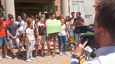 Protesta de estudiantes por el "difícil" examen de matemáticas II en la PAU Protesta de estudiantes por el "difícil" examen de matemáticas II en la PAU