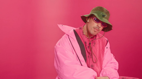 Bad Bunny sorprende y estrena en cuarentena 'Las Que No Iban A Salir' Bad Bunny sorprende y estrena en cuarentena 'Las Que No Iban A Salir'