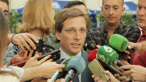 Almeida envía programa de investidura a Cs y Vox Almeida envía programa de investidura a Cs y Vox