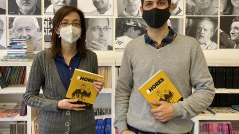 18/03/2021 - Eulàlia Pagès, directora de Pagès Editors, i Jaume Barrull, director de la col·lecció Doble Tinta, amb el primer llibre de la nova col·lecció, '8 Hores'. 18/03/2021 - Eulàlia Pagès, directora de Pagès Editors, i Jaume Barrull, director de la col·lecció Doble Tinta, amb el primer llibre de la nova col·lecció, '8 Hores'.