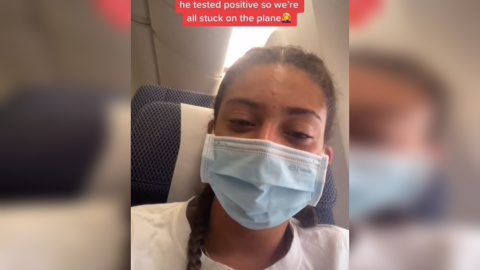Captura del vídeo de Tiktok de la pasajera que ha narrado los hechos. Captura del vídeo de Tiktok de la pasajera que ha narrado los hechos.