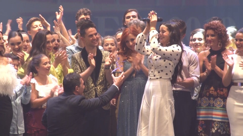 Rosalía recibe el Premio Antonio Banderas Rosalía recibe el Premio Antonio Banderas