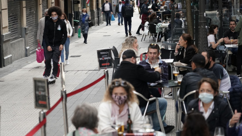 Ambiente en una terraza de un establecimiento de Bilbao, en una imagen del 24 de octubre de 2021. Ambiente en una terraza de un establecimiento de Bilbao, en una imagen del 24 de octubre de 2021.