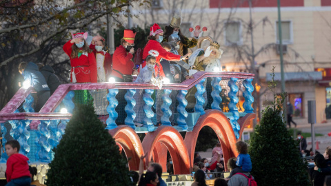 Un Rey saluda en la Cabalgata de Reyes 2022 del distrito de Chamartín. Un Rey saluda en la Cabalgata de Reyes 2022 del distrito de Chamartín.