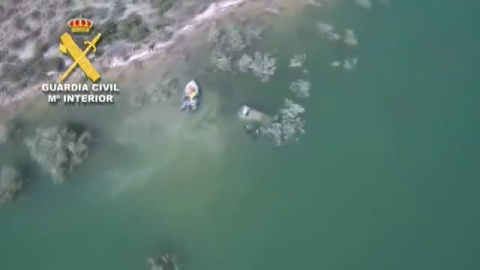 Aparece un cadáver dentro de un coche sumergido en el pantano de Civan de Caspe (Zaragoza) Aparece un cadáver dentro de un coche sumergido en el pantano de Civan de Caspe (Zaragoza)