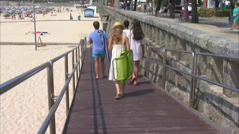Se llenan las playas gallegas por la ola de calor Se llenan las playas gallegas por la ola de calor