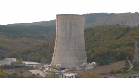 Demolición de la central térmica de Velilla del Río Carrión Demolición de la central térmica de Velilla del Río Carrión
