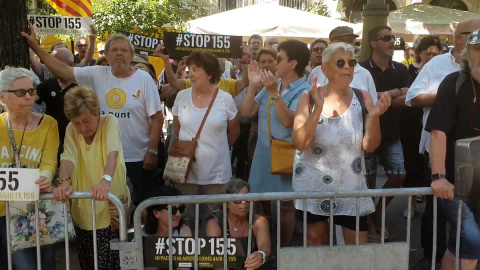 Protesta contra ERC y JxCat por los pactos con el PSC Protesta contra ERC y JxCat por los pactos con el PSC