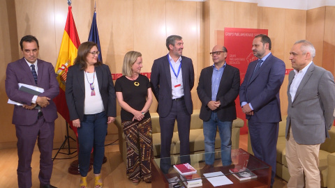 Reunión de PSOE y Coalición Canaria en el Congreso Reunión de PSOE y Coalición Canaria en el Congreso