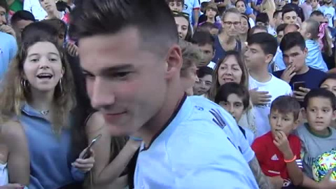 El Celta de Vigo presenta a Santi Mina, su nuevo fichaje El Celta de Vigo presenta a Santi Mina, su nuevo fichaje
