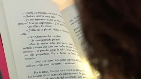 Las mujeres leen más que los hombres Las mujeres leen más que los hombres