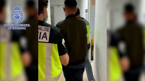 Dos detenidos por cometer atracos por el procedimiento del "mataleón" Dos detenidos por cometer atracos por el procedimiento del "mataleón"