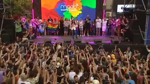 Mónica Naranjo protagoniza el pregón del Orgullo cantando "Sobreviviré" Mónica Naranjo protagoniza el pregón del Orgullo cantando "Sobreviviré"