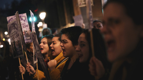 Protestas tras la sentencia de La Manada frente al ministerio de Justicia.- REUETRS Protestas tras la sentencia de La Manada frente al ministerio de Justicia.- REUETRS