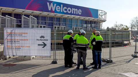 Press conference on World Mobile Congress cancellation Workers look at the 'welcome' sign at the Fira de Barcelona, venue where the World Mobile Congress was to be held, in Barcelona, Spain, 13 February 2020, a day after organizers canceled the congress. According to GSMA, company in charge of
