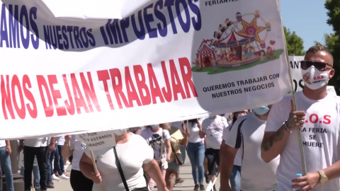 Feriantes de Andalucía se manifiestan: "No cuentan con nosotros" Feriantes de Andalucía se manifiestan: "No cuentan con nosotros"