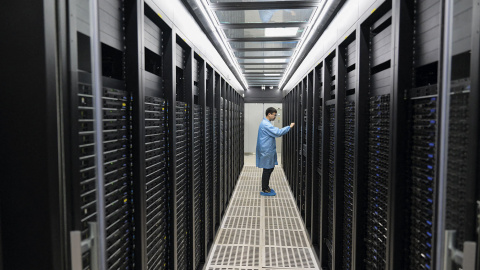 Centro de datos en Hohhot, en Mongolia. Este centro tiene capacidad para unos 950.000 servidores y es una de las infraestructuras más importantes de Asia en términos de potencia informática.- LI ZHIPENG/XINHUA/XINHUA VÍA AFP.