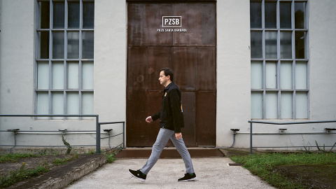 Fullwidth-listado-01_0013_especial_Publico_pags_39_002 copia Juan Ponte camina por delante de la sede del proyecto PZSB.- DAVID AGUILAR SÁNCHEZ