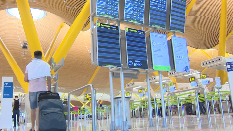 Aeropuerto de Barajas, durante el primer día laborable tras el fin de la alarma Aeropuerto de Barajas, durante el primer día laborable tras el fin de la alarma