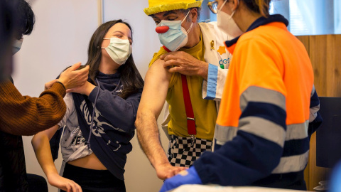 23/01/2022 Los payasos de Sonrisa Médica acompañan a las familias que se vacunen este fin de semana en el Espai Francesc Quetglas (Mallorca) 23/01/2022 Los payasos de Sonrisa Médica acompañan a las familias que se vacunen este fin de semana en el Espai Francesc Quetglas (Mallorca)