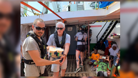 Richard Gere lleva alimentos al barco de Proactiva Open Arms Richard Gere lleva alimentos al barco de Proactiva Open Arms